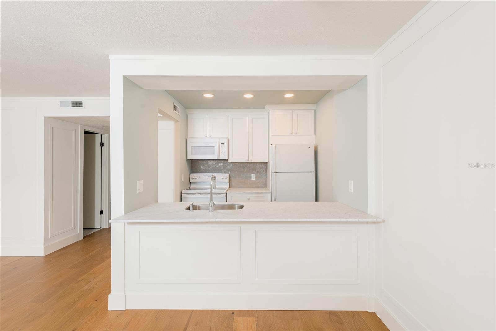 Image 6 of 19 For 525 Lincoln Avenue 106