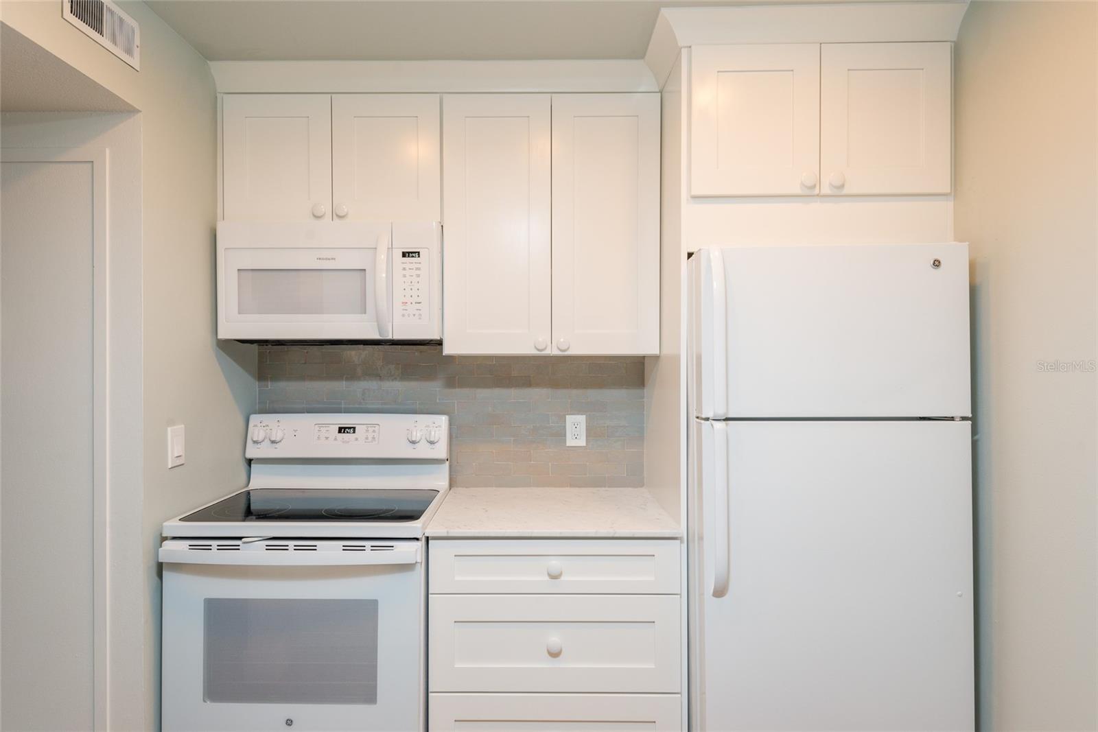 Image 7 of 19 For 525 Lincoln Avenue 106