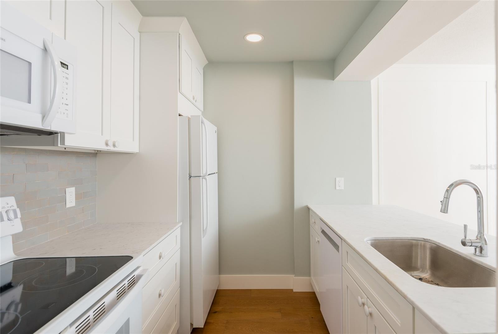 Image 8 of 19 For 525 Lincoln Avenue 106