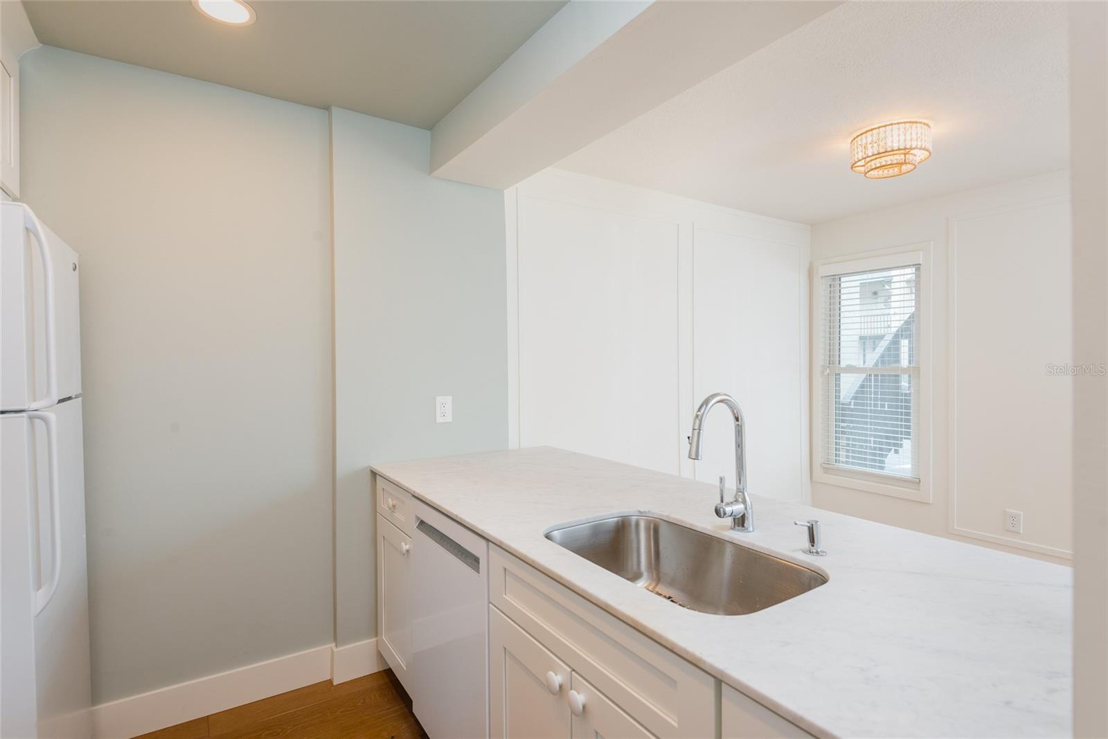 Image 9 of 19 For 525 Lincoln Avenue 106