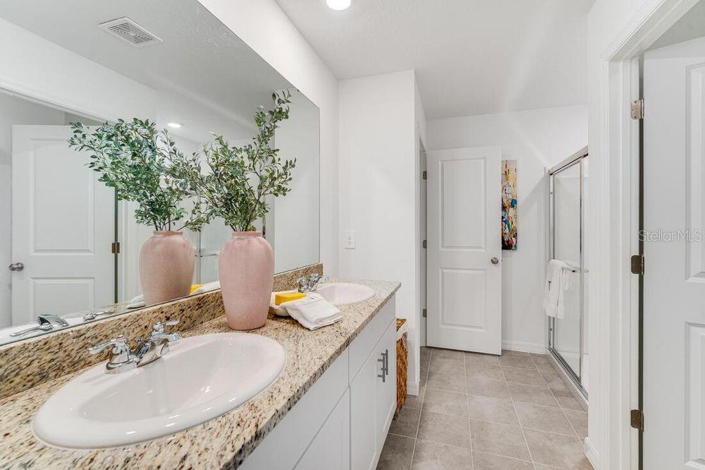 Image 20 of 31 For 13426 Camelot Court