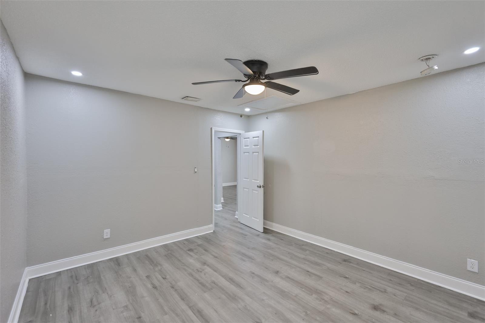 Listing photo id 10 for 4602 Courtland Street