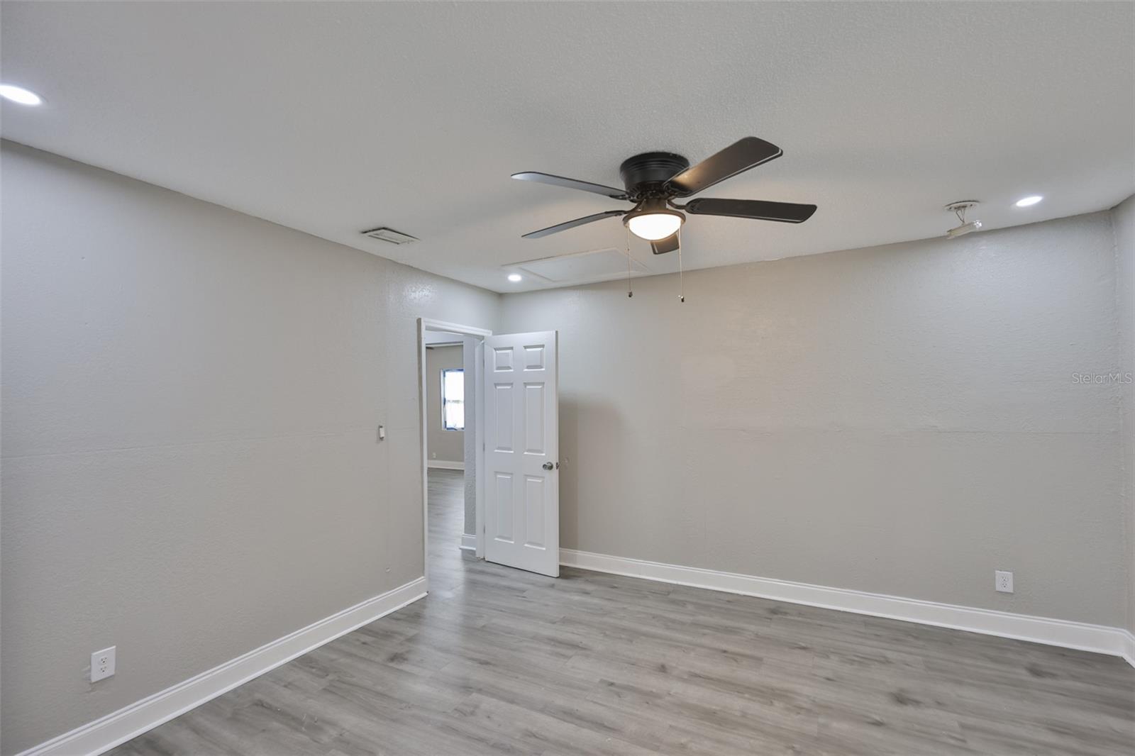 Listing photo id 11 for 4602 Courtland Street