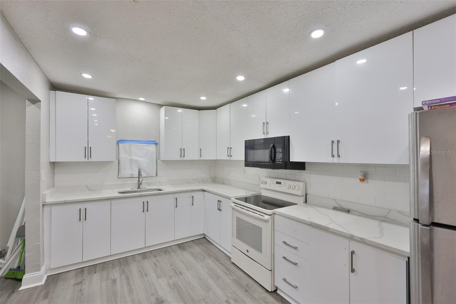 Listing photo id 5 for 4602 Courtland Street