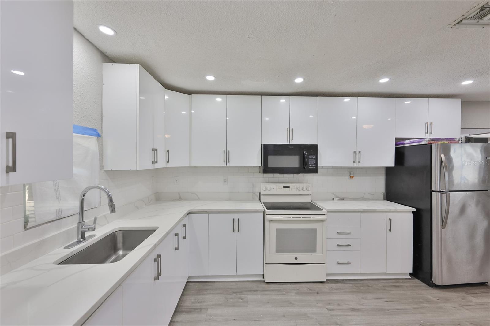 Listing photo id 6 for 4602 Courtland Street