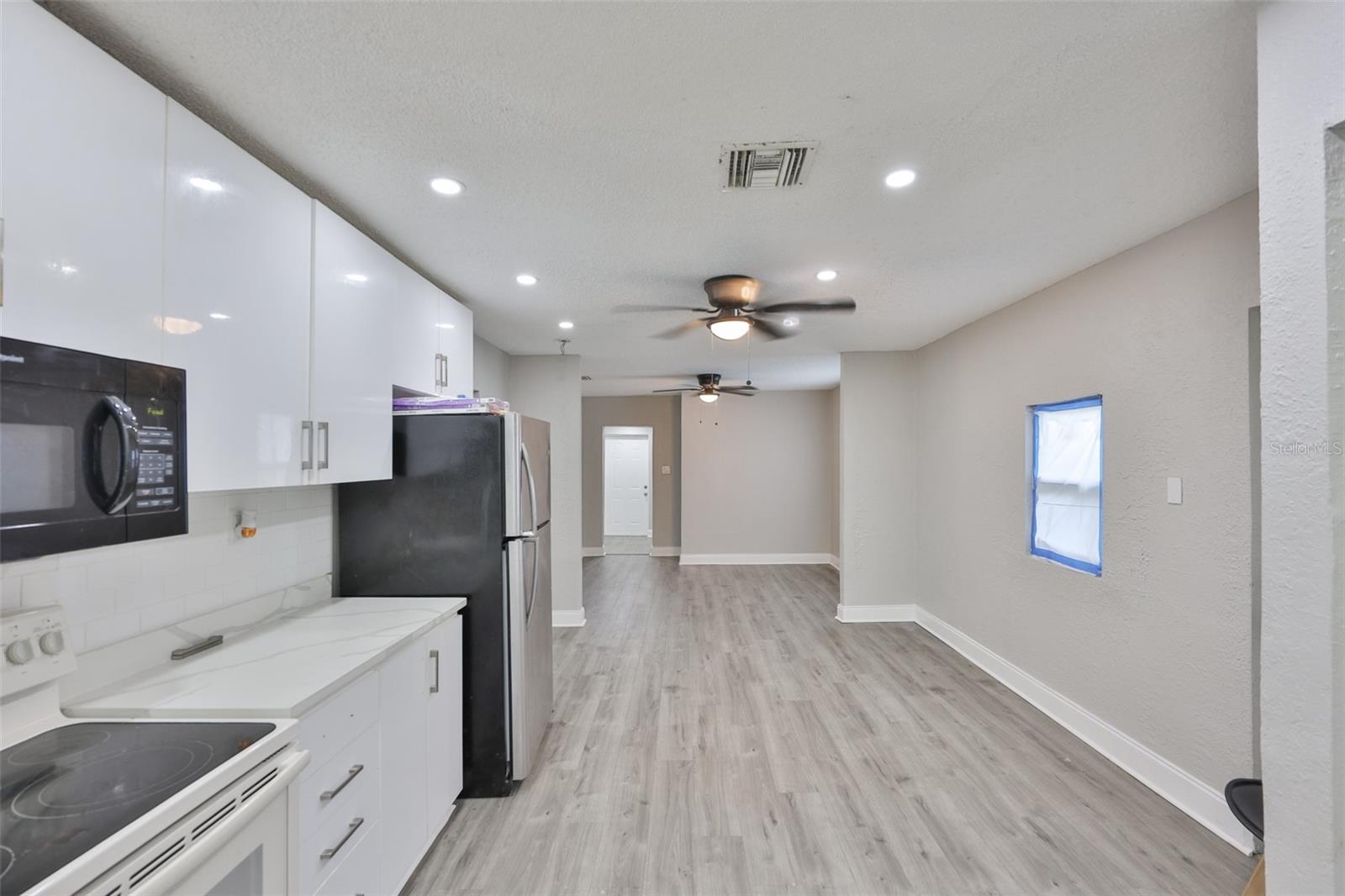 Listing photo id 7 for 4602 Courtland Street