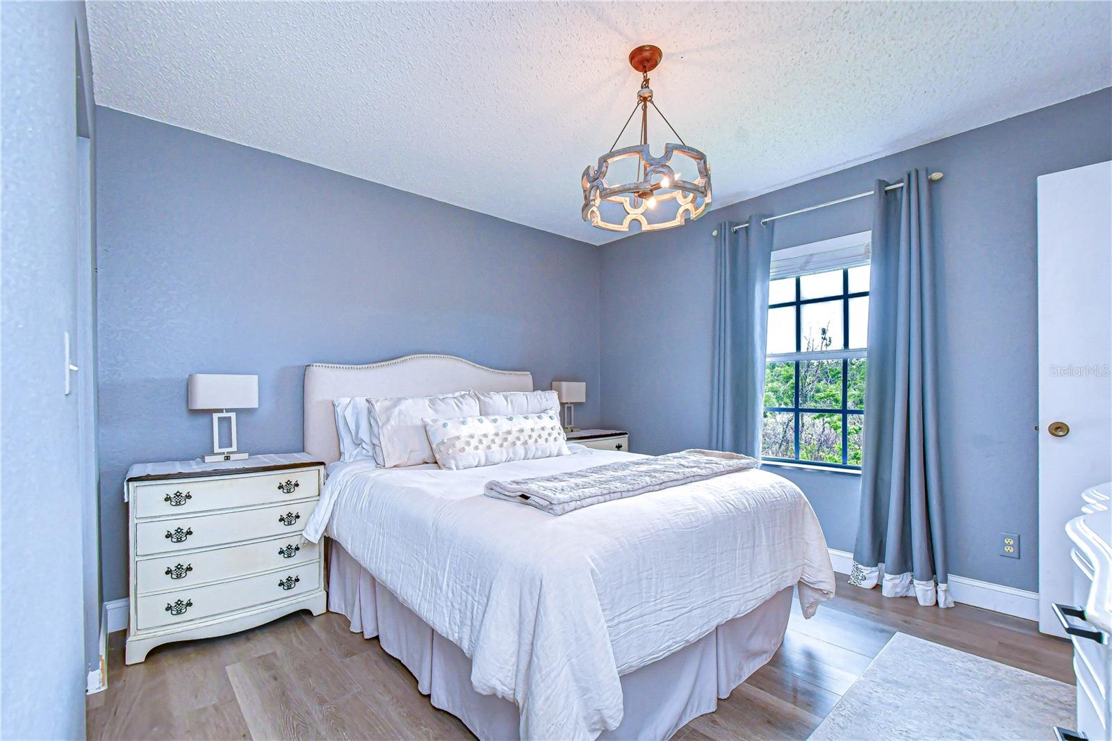 Image 13 of 32 For 1216 Brandon Lakes Avenue