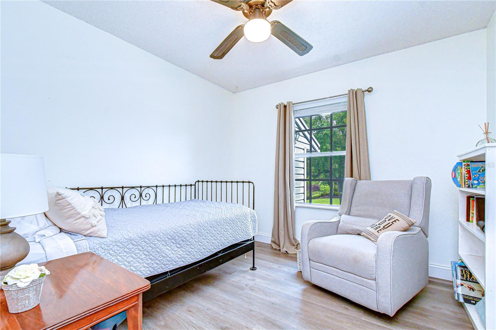 Image 16 of 32 For 1216 Brandon Lakes Avenue