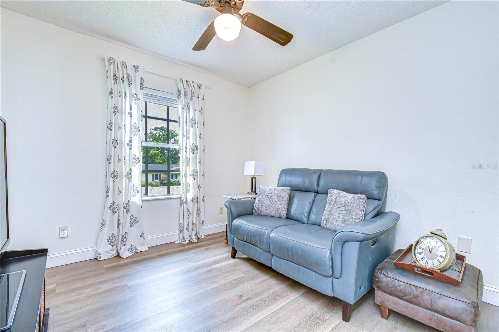 Image 17 of 32 For 1216 Brandon Lakes Avenue