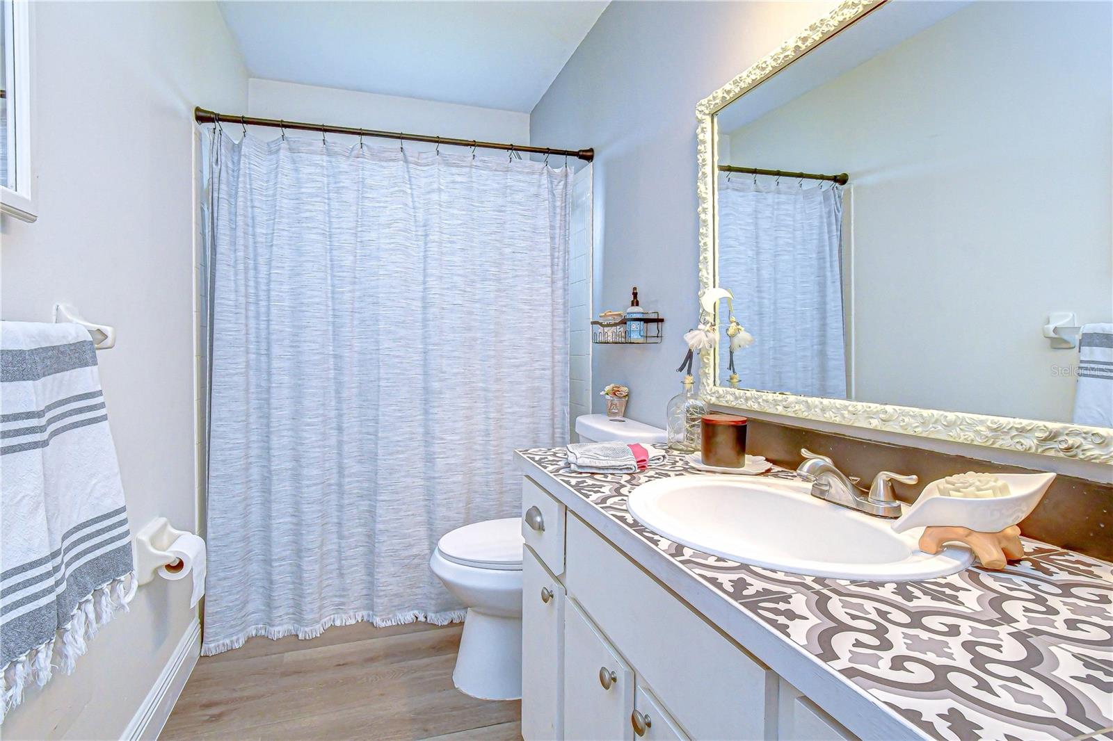 Image 18 of 32 For 1216 Brandon Lakes Avenue