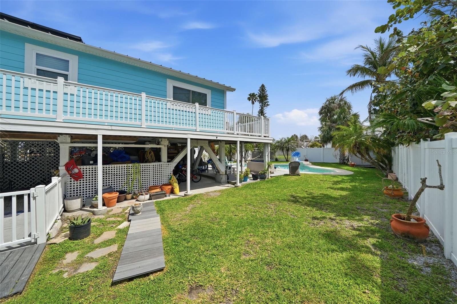 Image 24 of 43 For 15823 Redington Drive