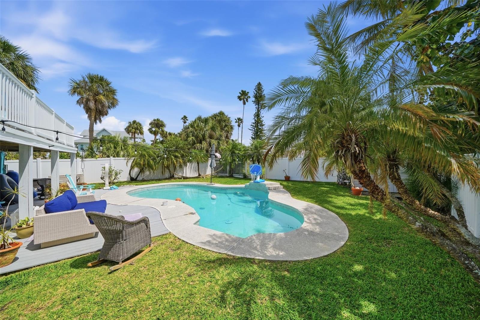 Image 26 of 43 For 15823 Redington Drive