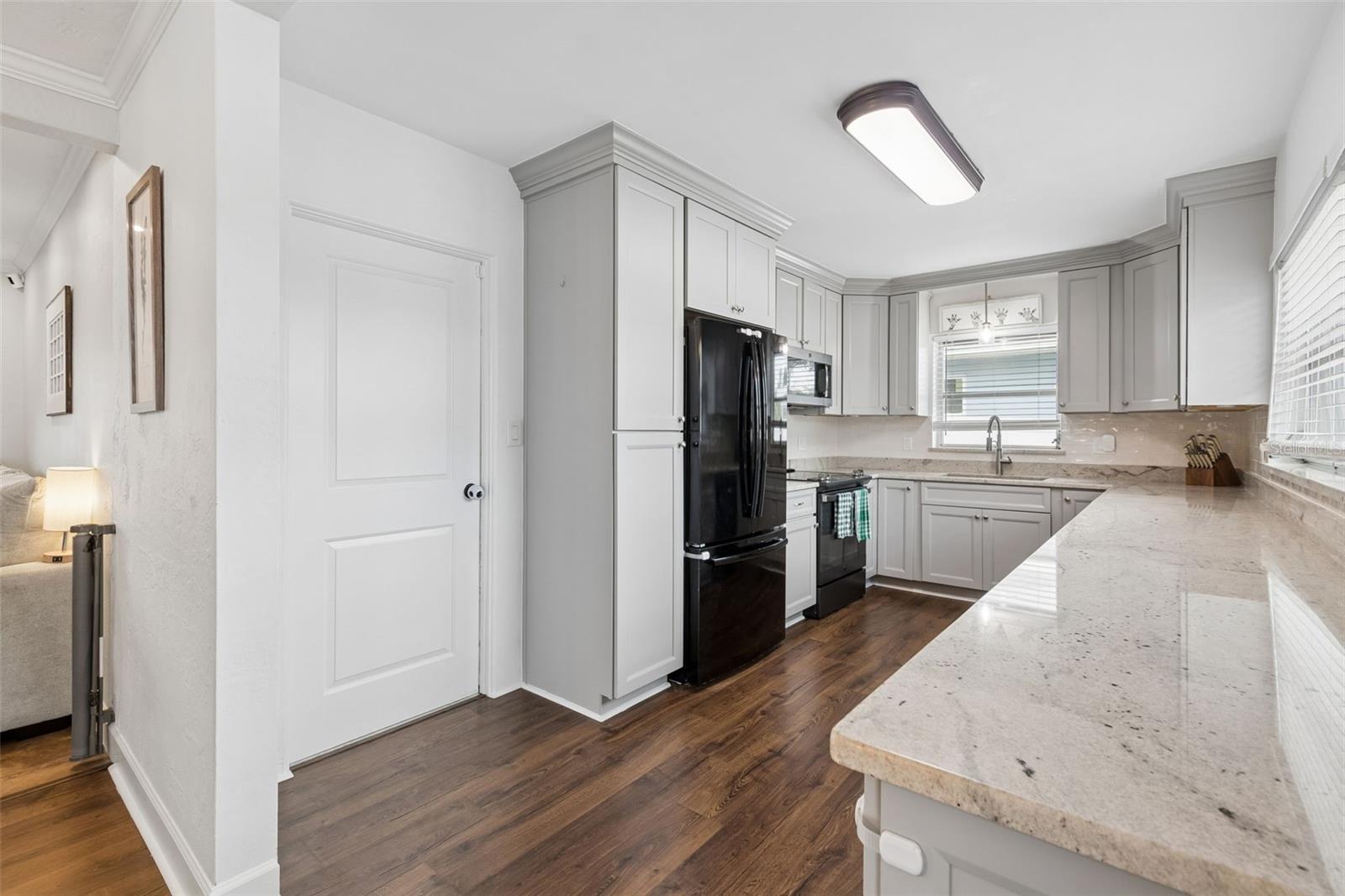 Listing photo id 11 for 3100 52nd Street N