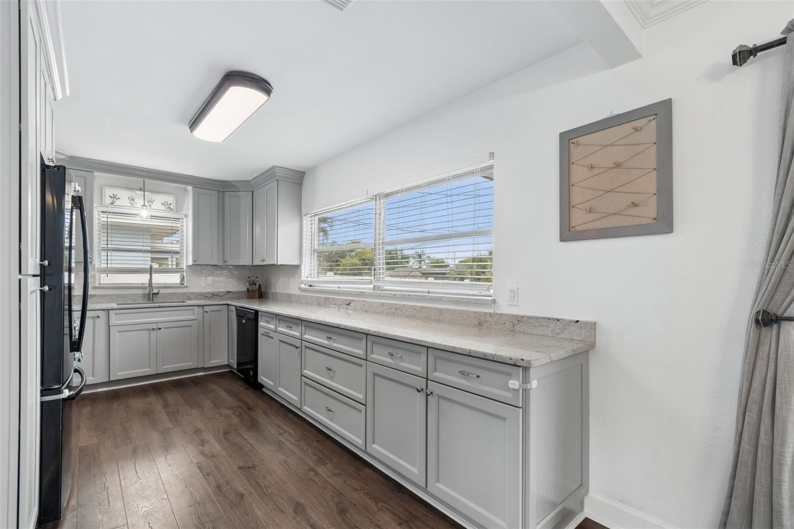 Listing photo id 12 for 3100 52nd Street N