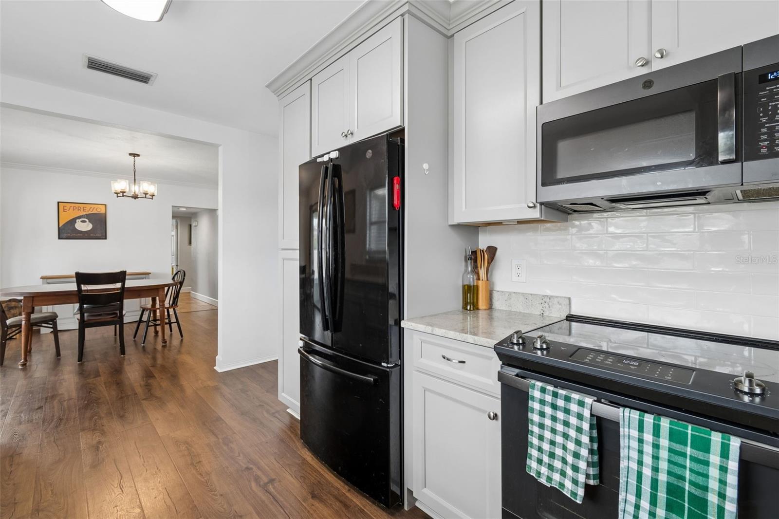 Listing photo id 14 for 3100 52nd Street N