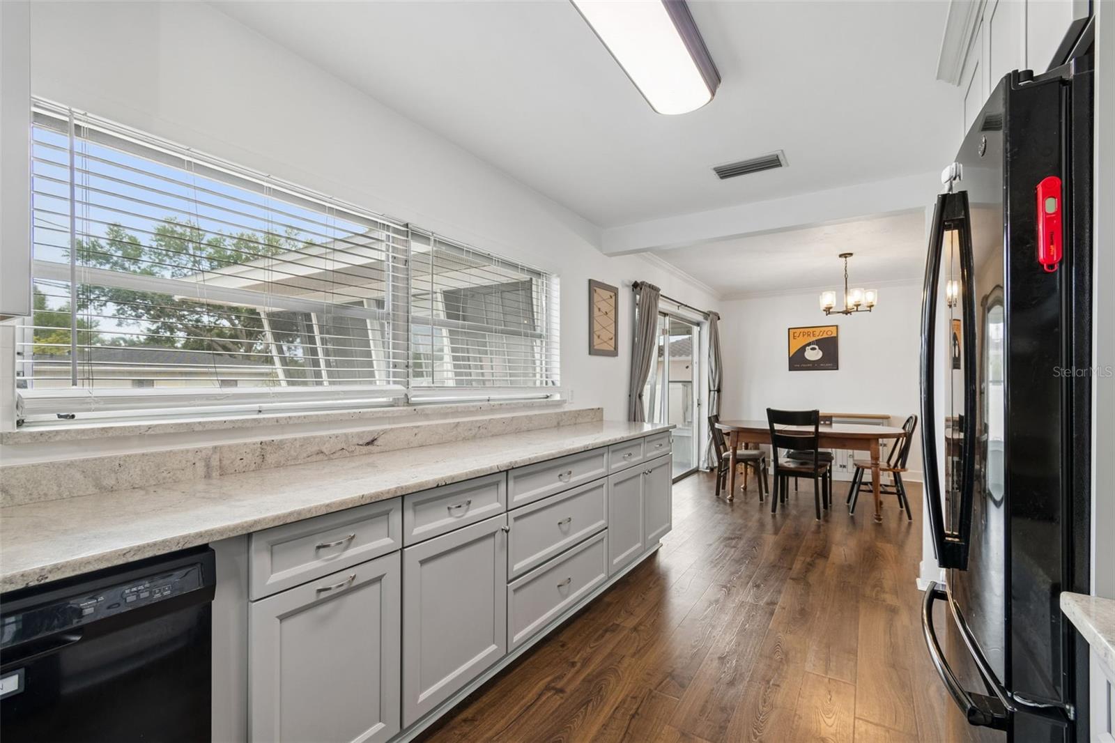 Listing photo id 15 for 3100 52nd Street N