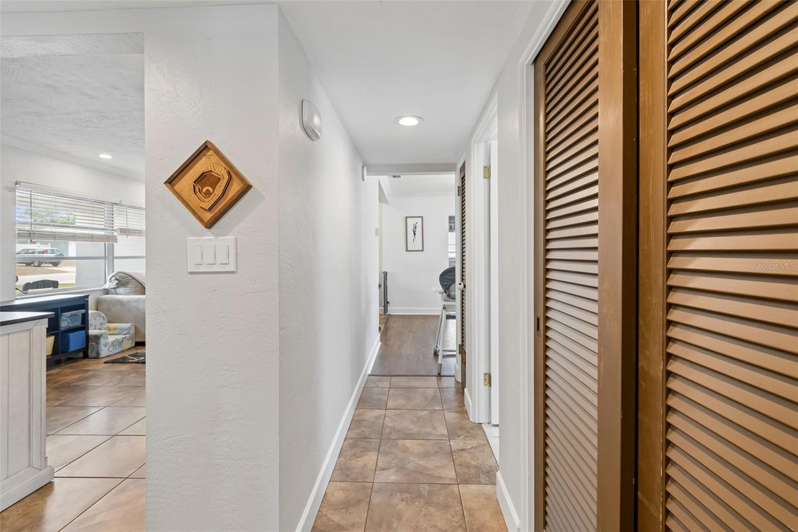 Listing photo id 16 for 3100 52nd Street N