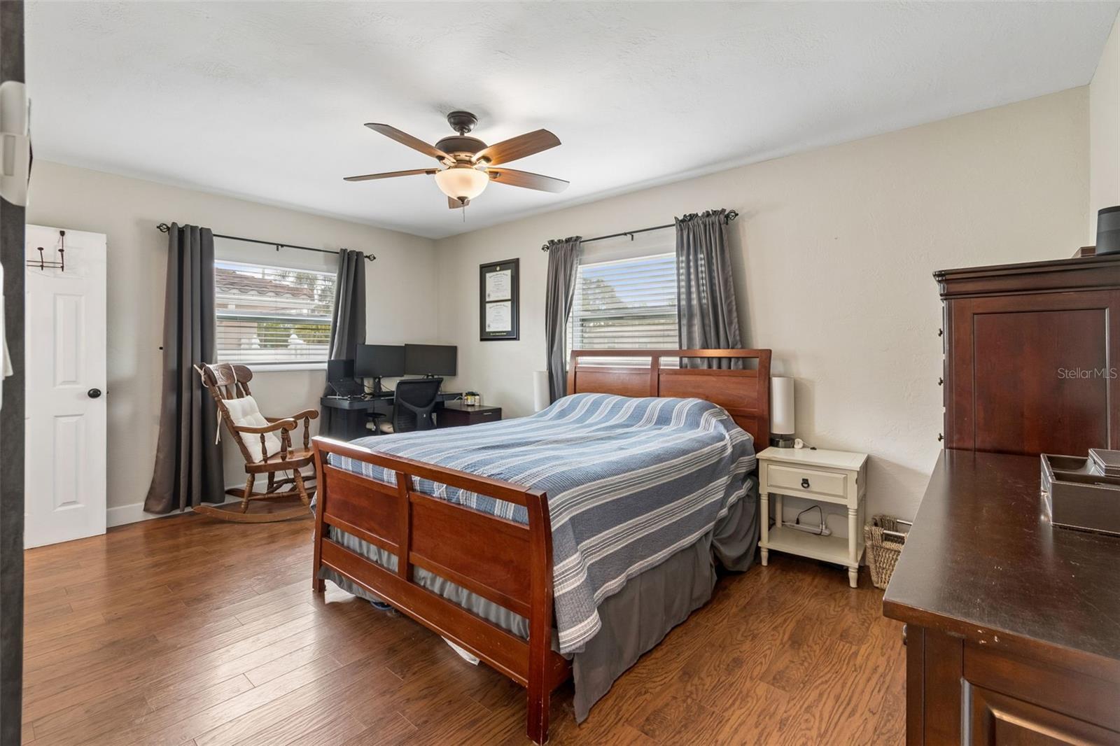 Listing photo id 17 for 3100 52nd Street N