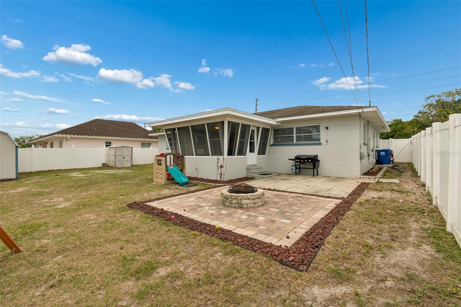 Listing photo id 1 for 3100 52nd Street N