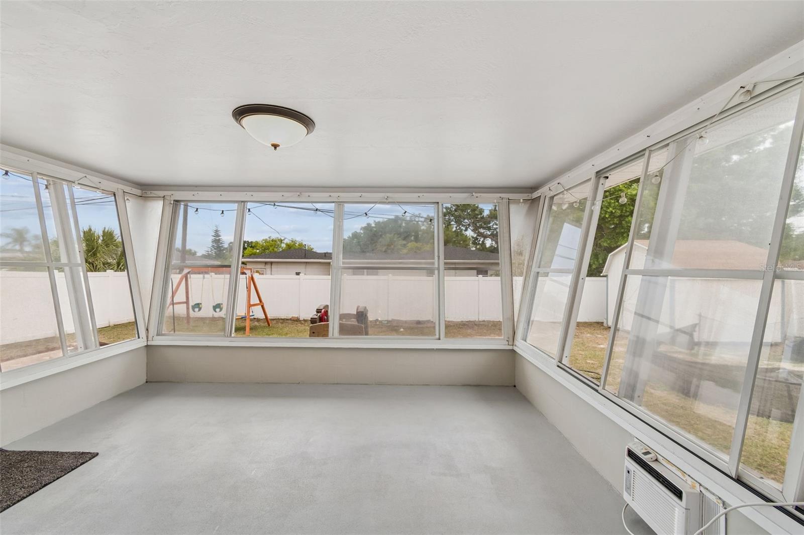 Listing photo id 31 for 3100 52nd Street N