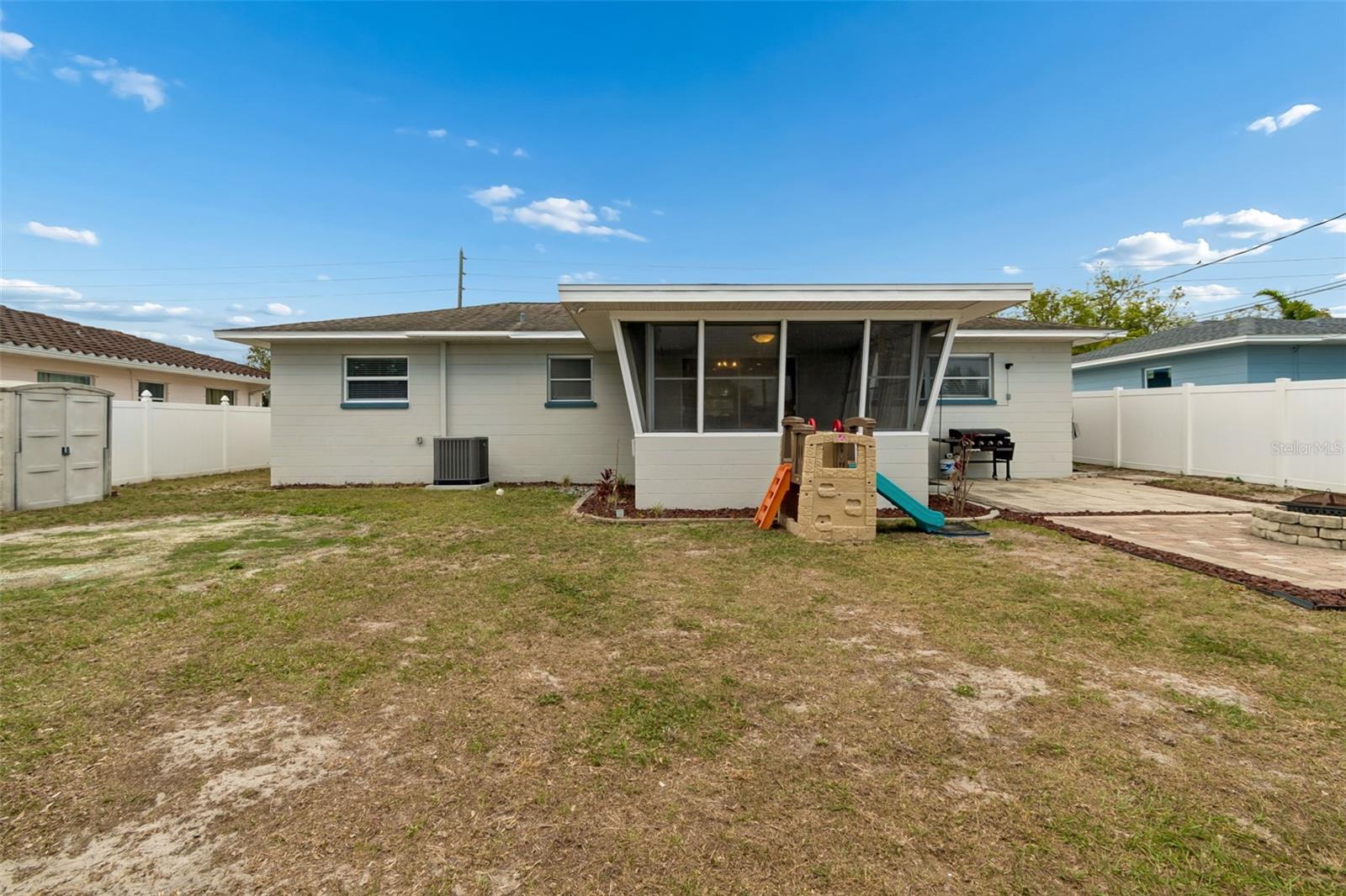 Listing photo id 39 for 3100 52nd Street N