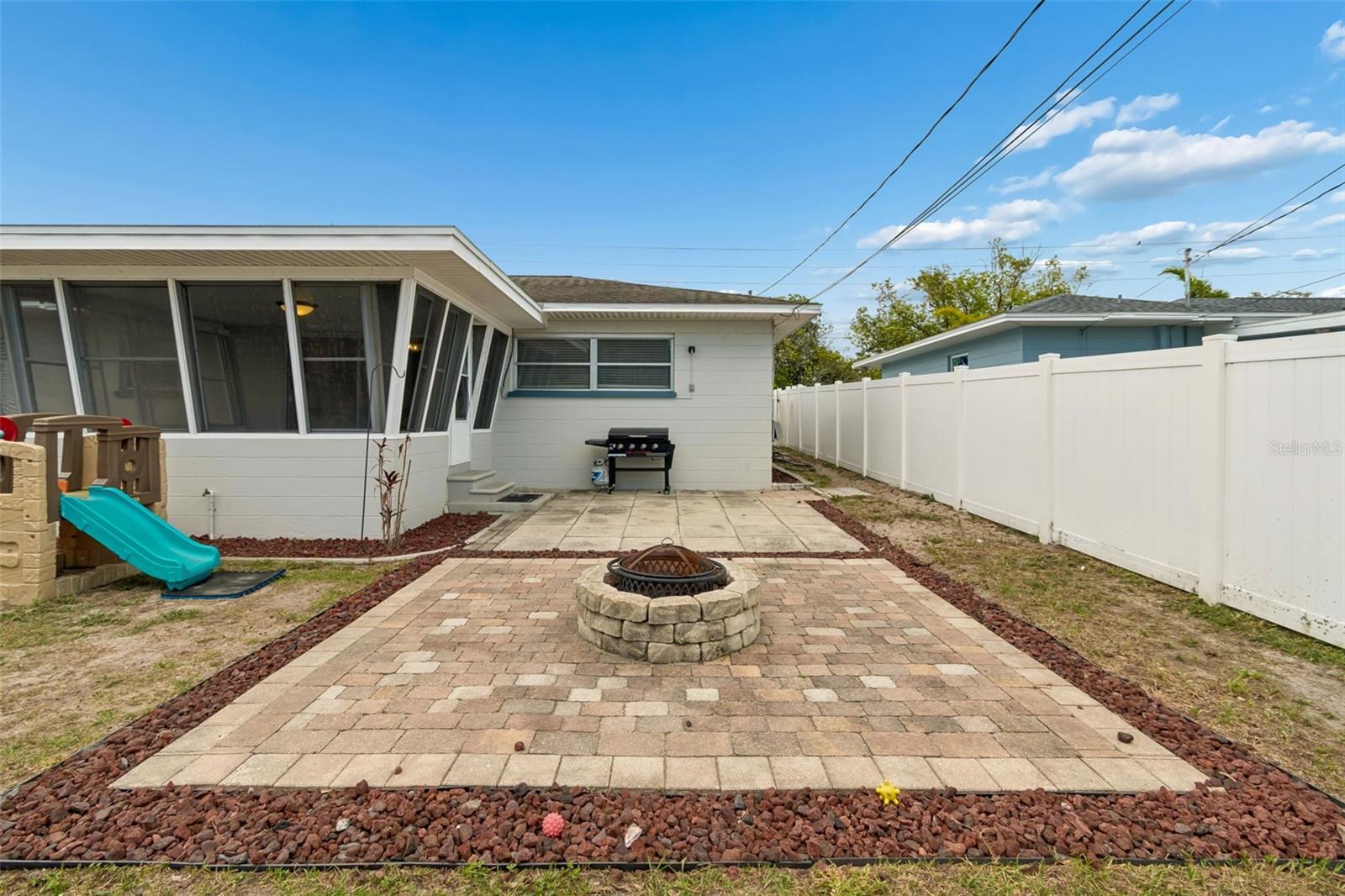 Listing photo id 40 for 3100 52nd Street N