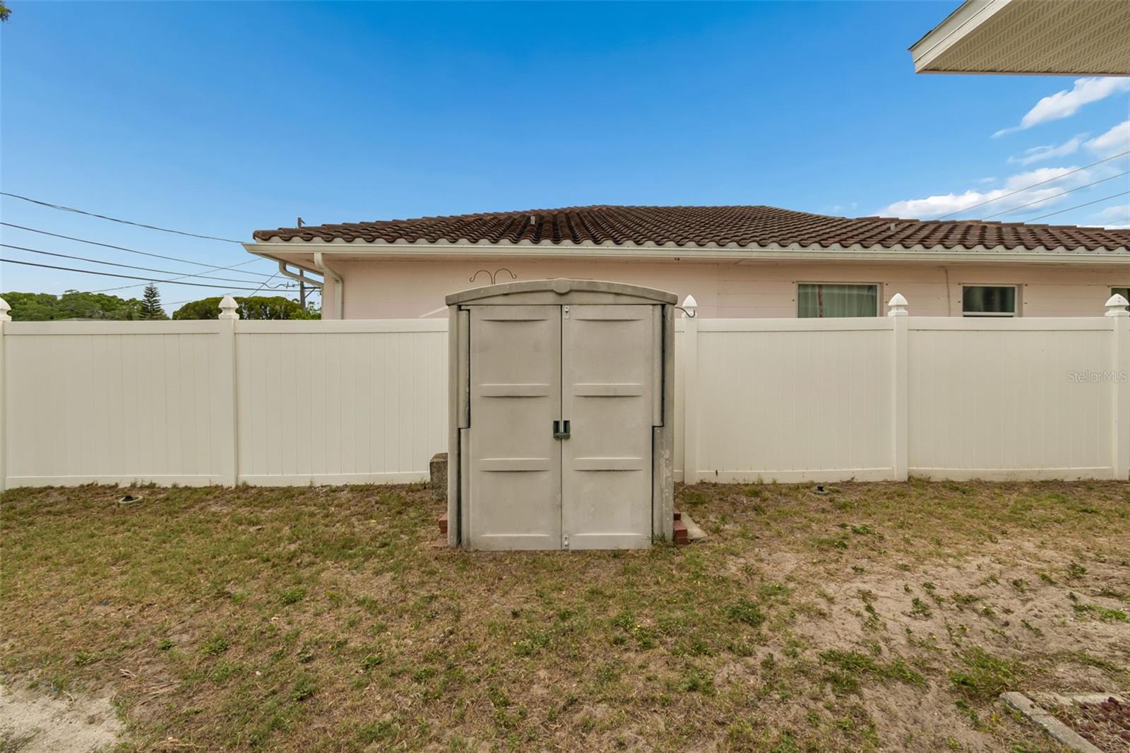 Listing photo id 49 for 3100 52nd Street N