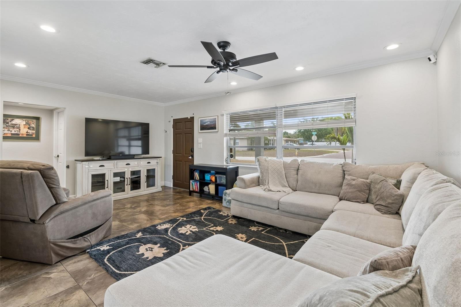 Listing photo id 4 for 3100 52nd Street N