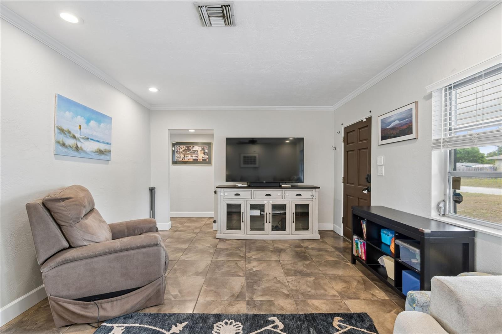 Listing photo id 5 for 3100 52nd Street N