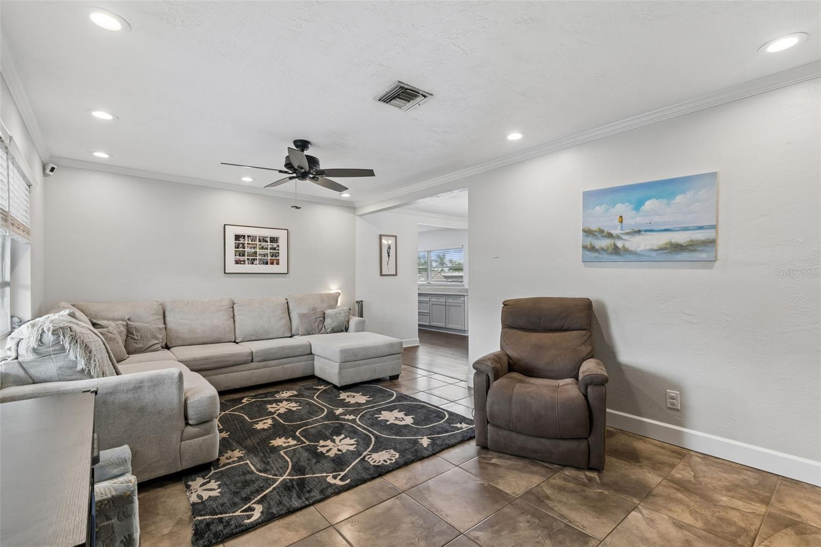 Listing photo id 6 for 3100 52nd Street N