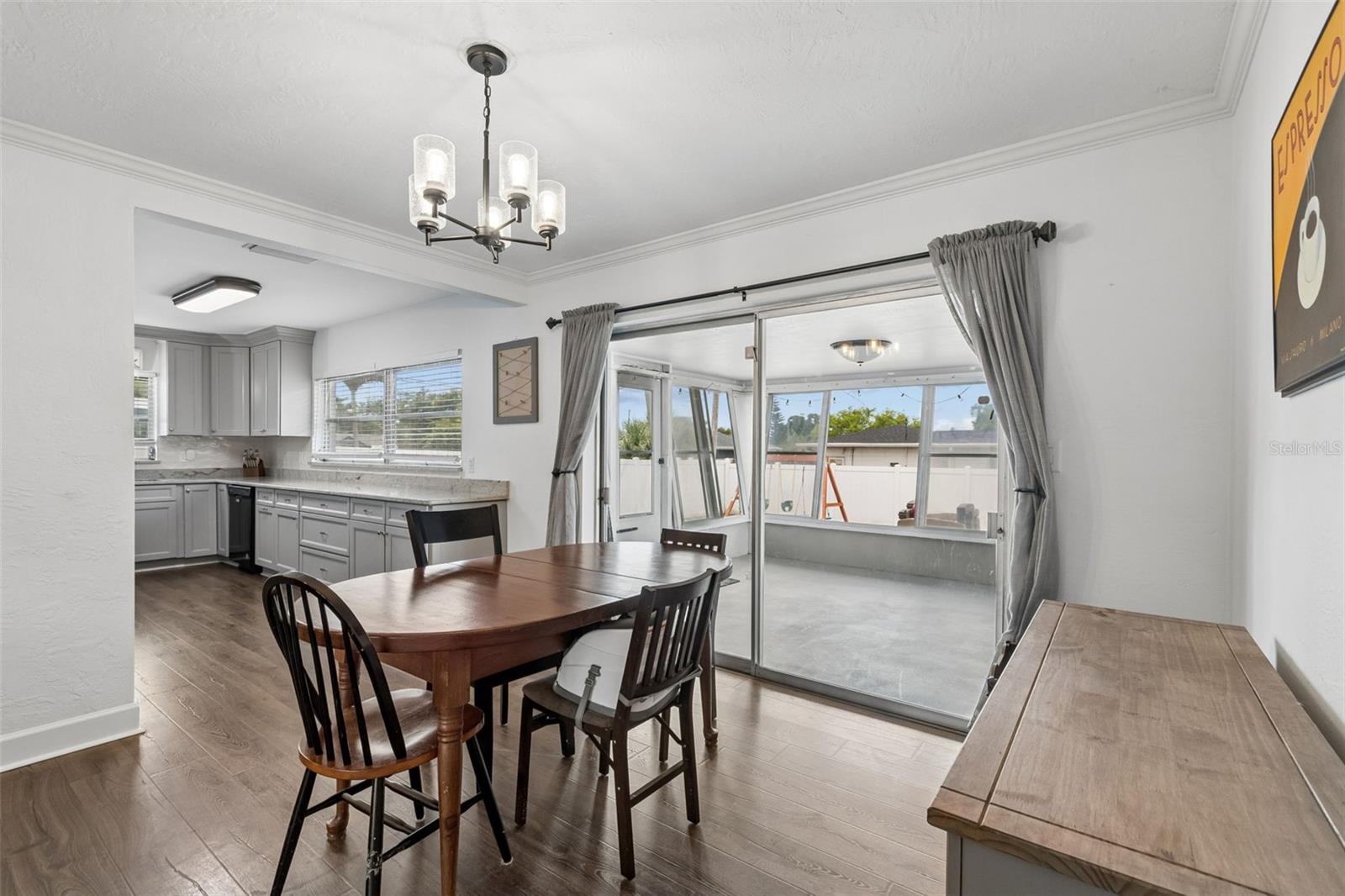 Listing photo id 7 for 3100 52nd Street N