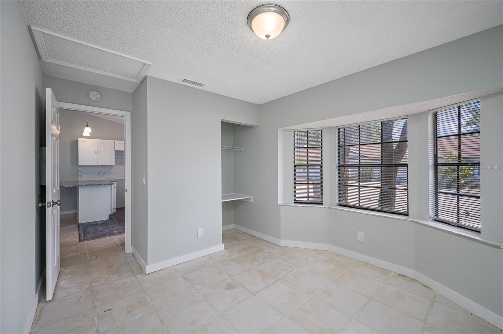 Image 6 of 14 For 501 St. Michaels Way 520