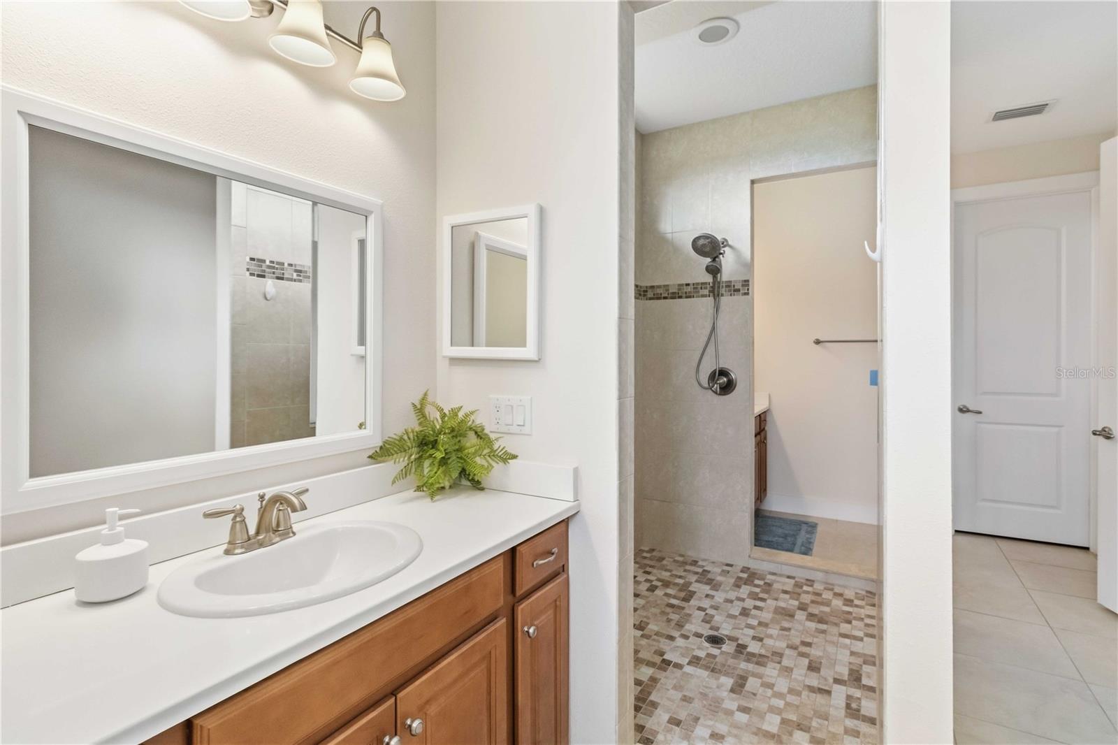 Image 16 of 33 For 834 Birdie Way