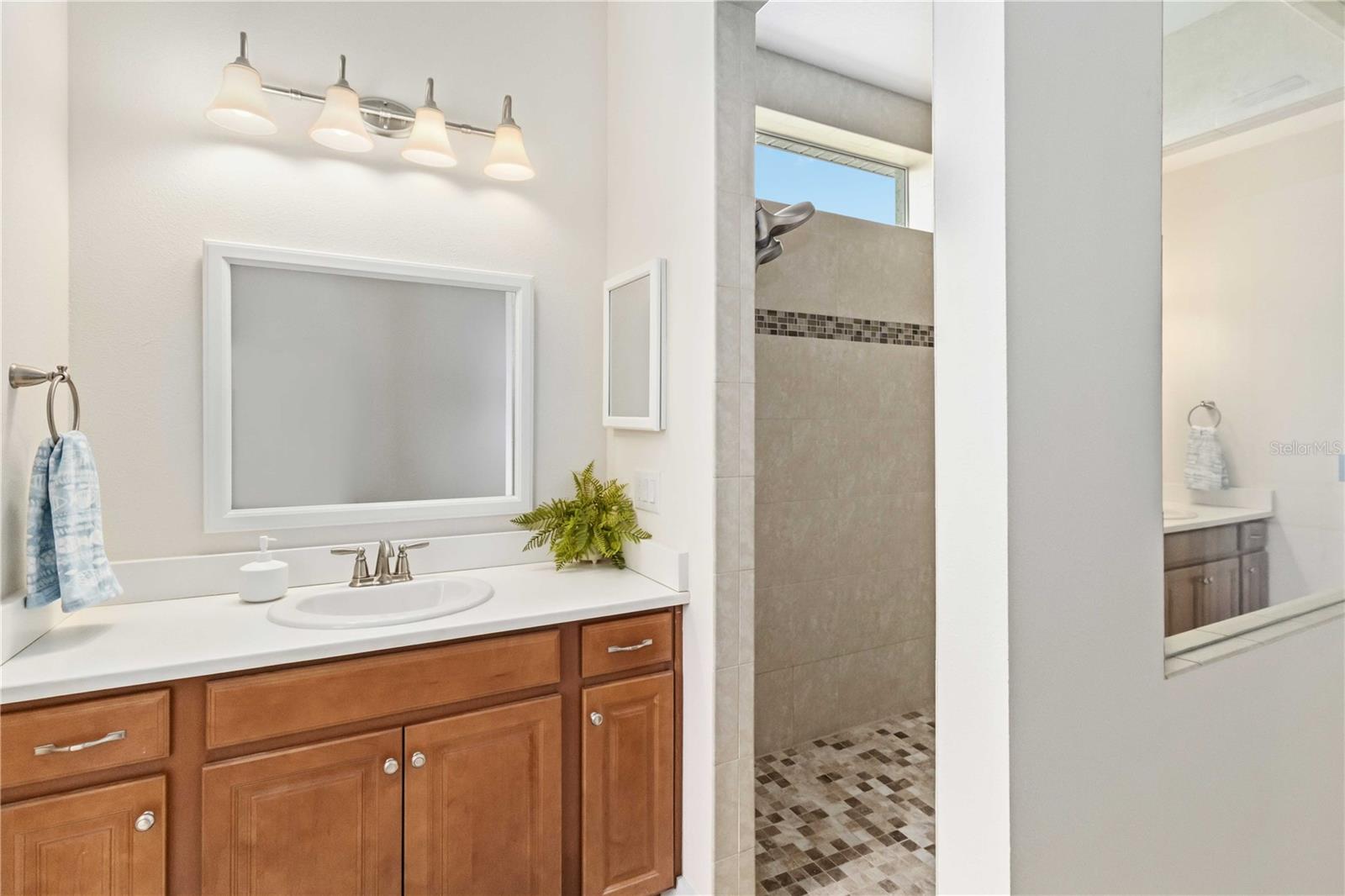 Image 17 of 33 For 834 Birdie Way