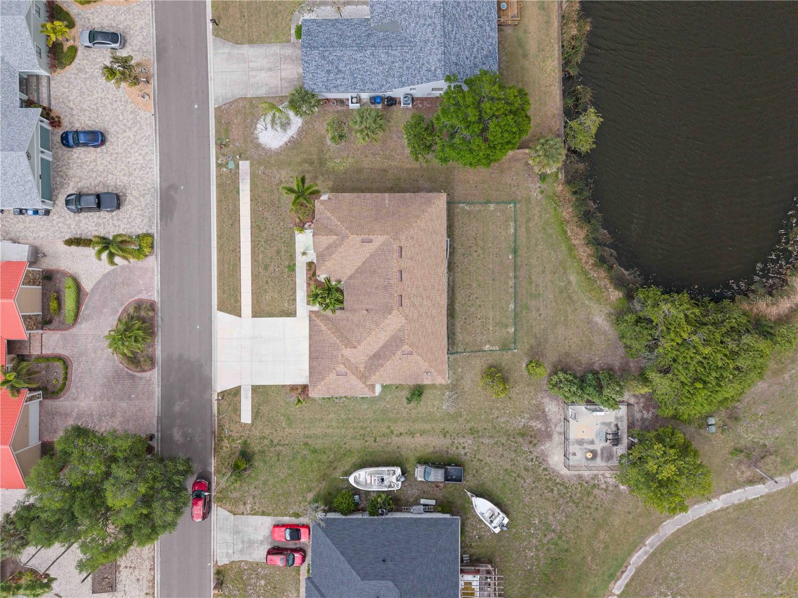 Image 31 of 33 For 834 Birdie Way