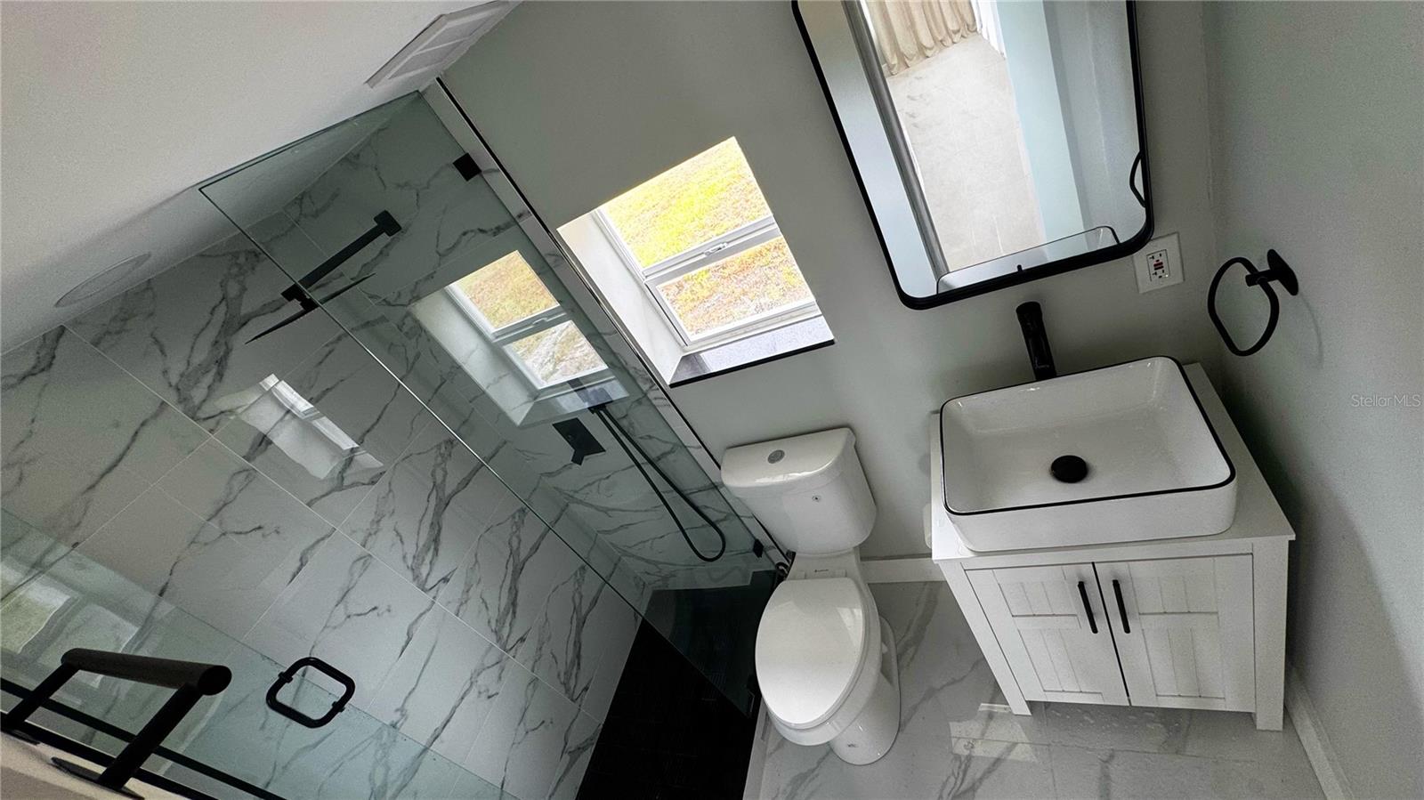 Image 17 of 52 For 130 Virginia Court