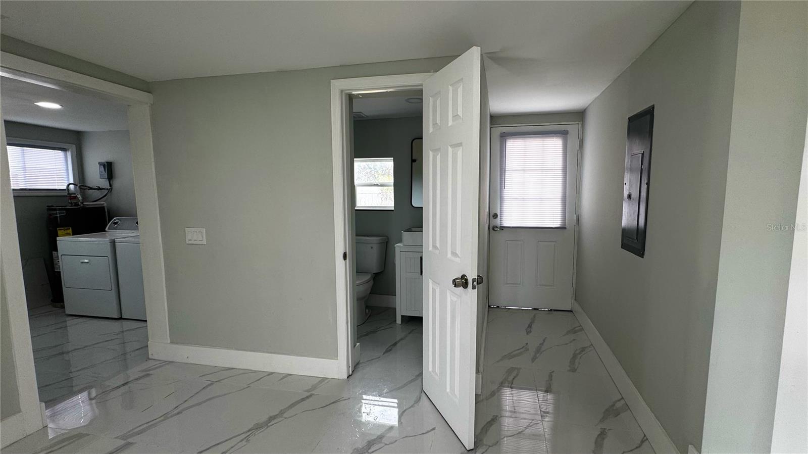 Image 18 of 52 For 130 Virginia Court