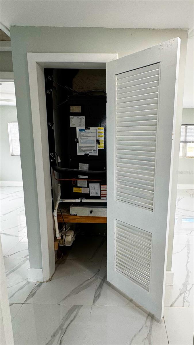 Image 29 of 52 For 130 Virginia Court