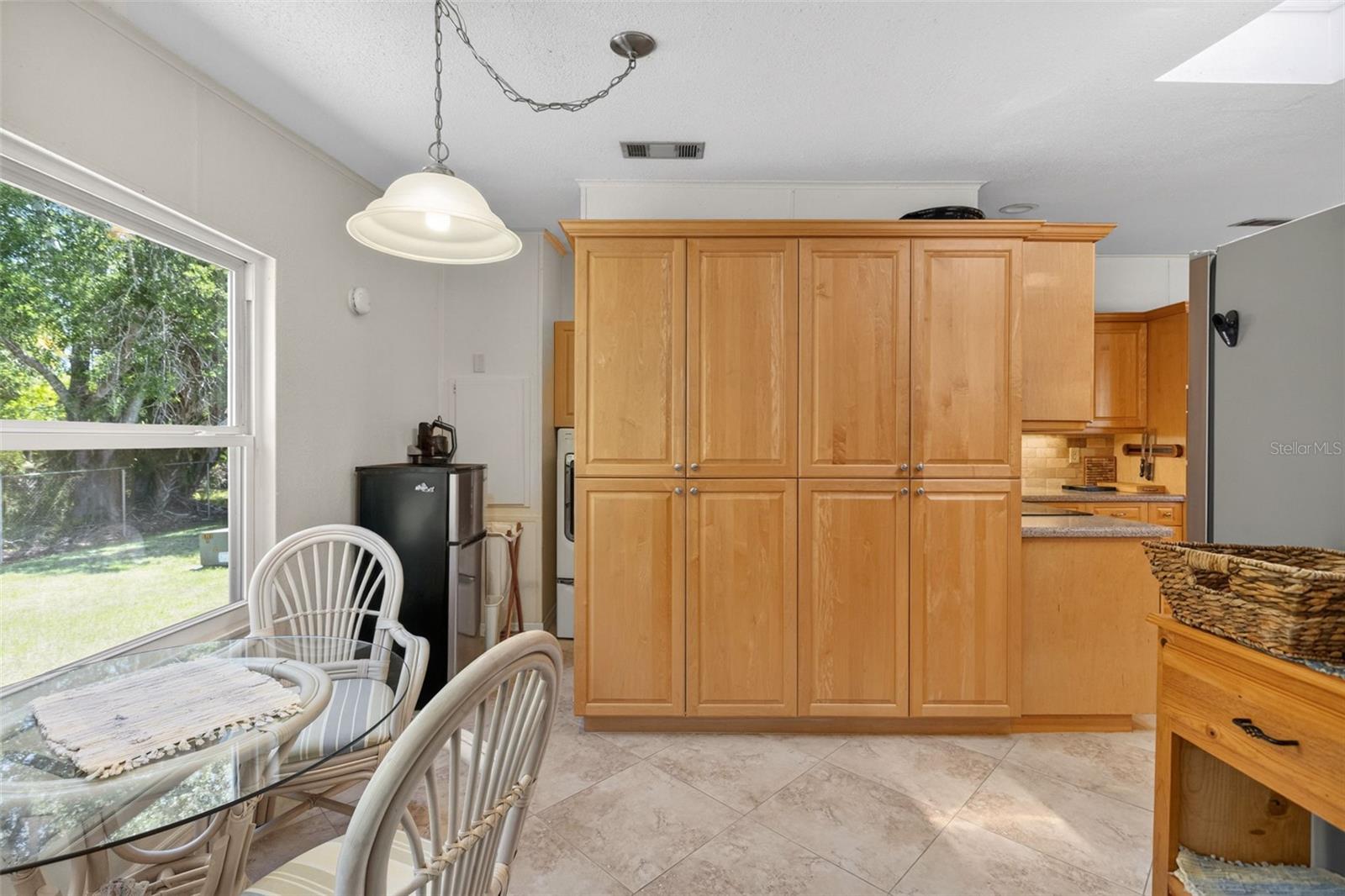 Image 10 of 37 For 209 Vistoria Drive