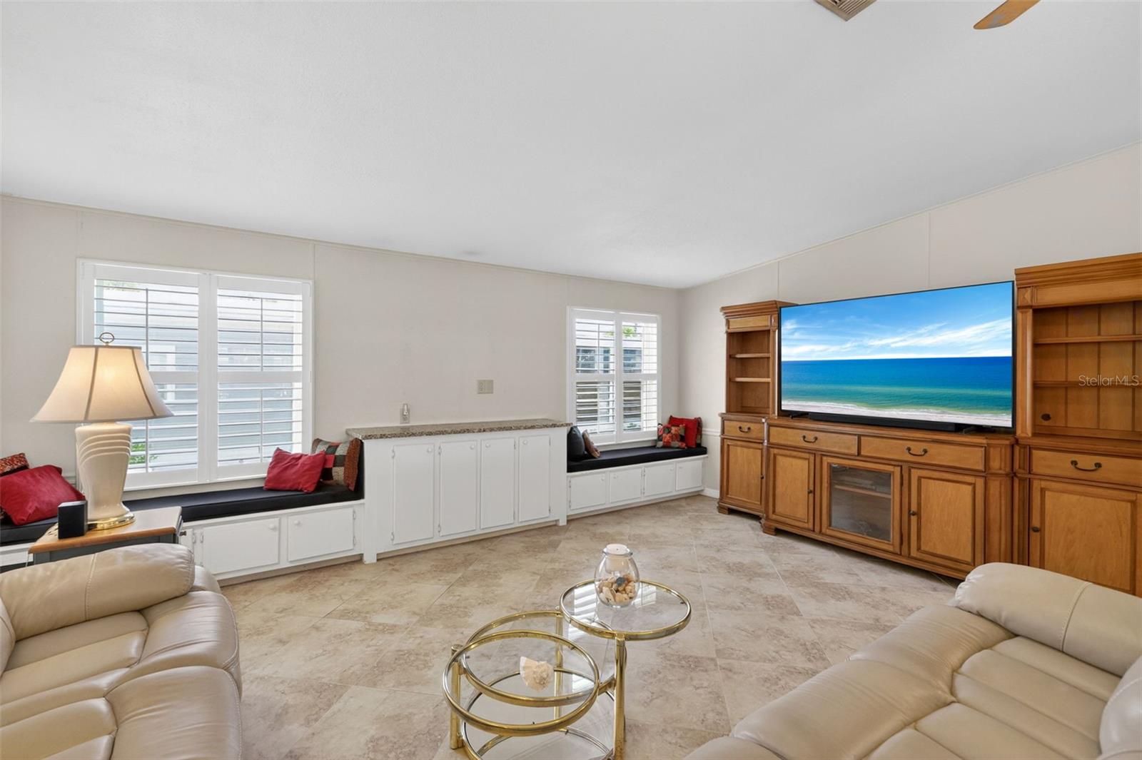 Image 17 of 37 For 209 Vistoria Drive