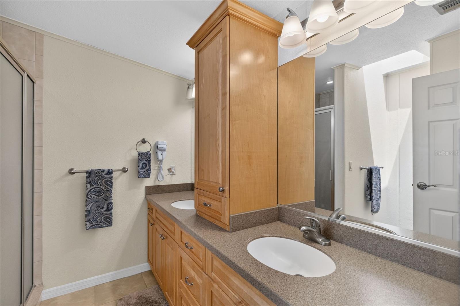 Image 21 of 37 For 209 Vistoria Drive