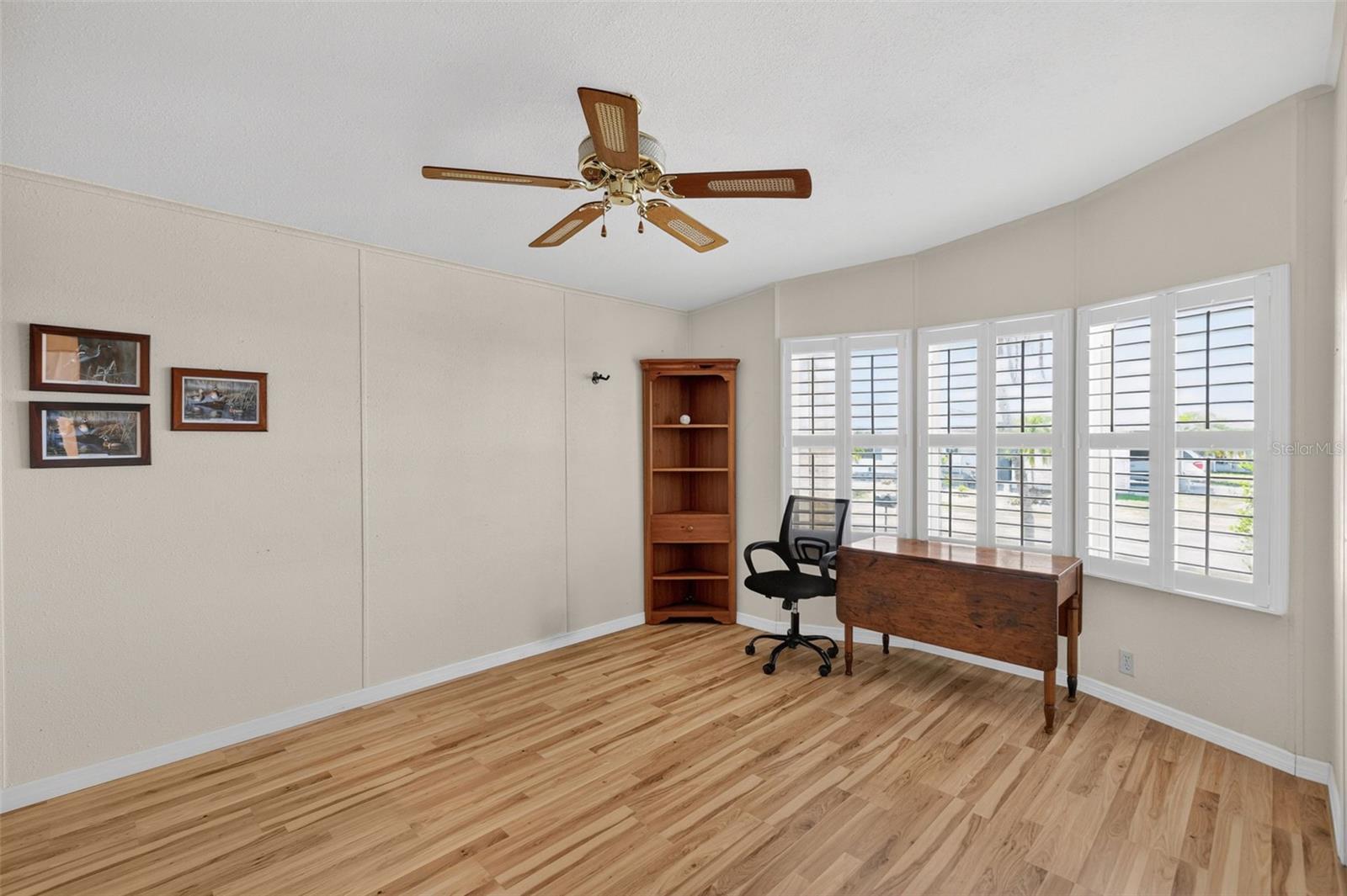 Image 25 of 37 For 209 Vistoria Drive