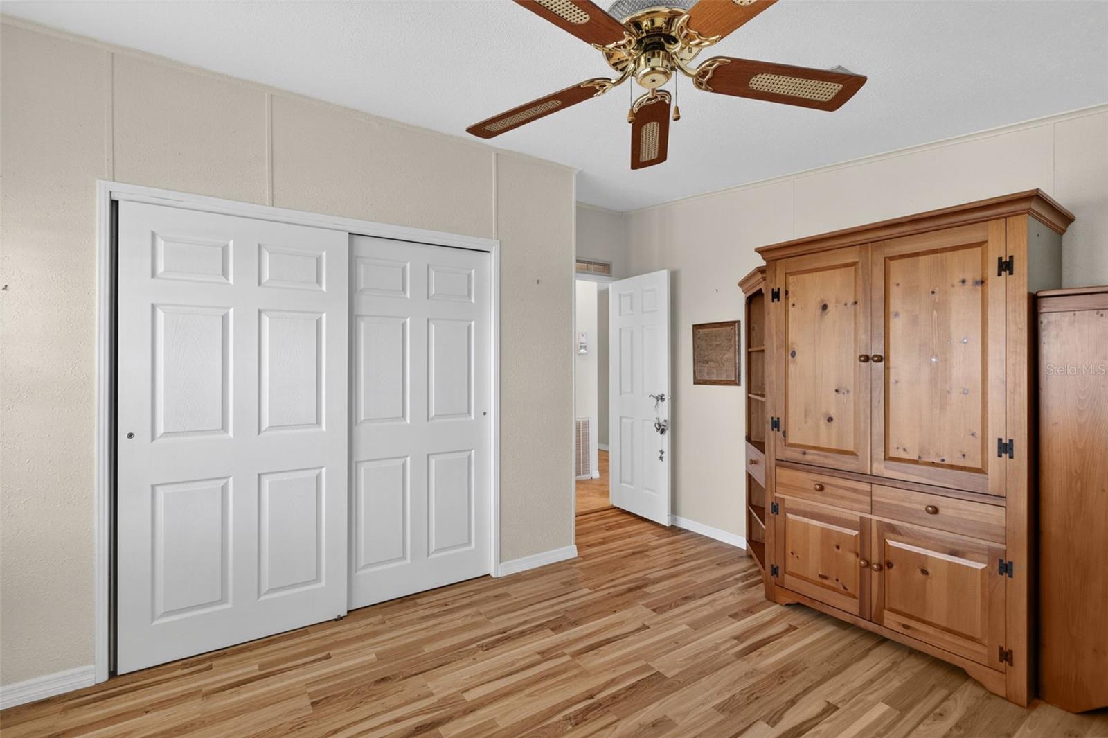 Image 26 of 37 For 209 Vistoria Drive