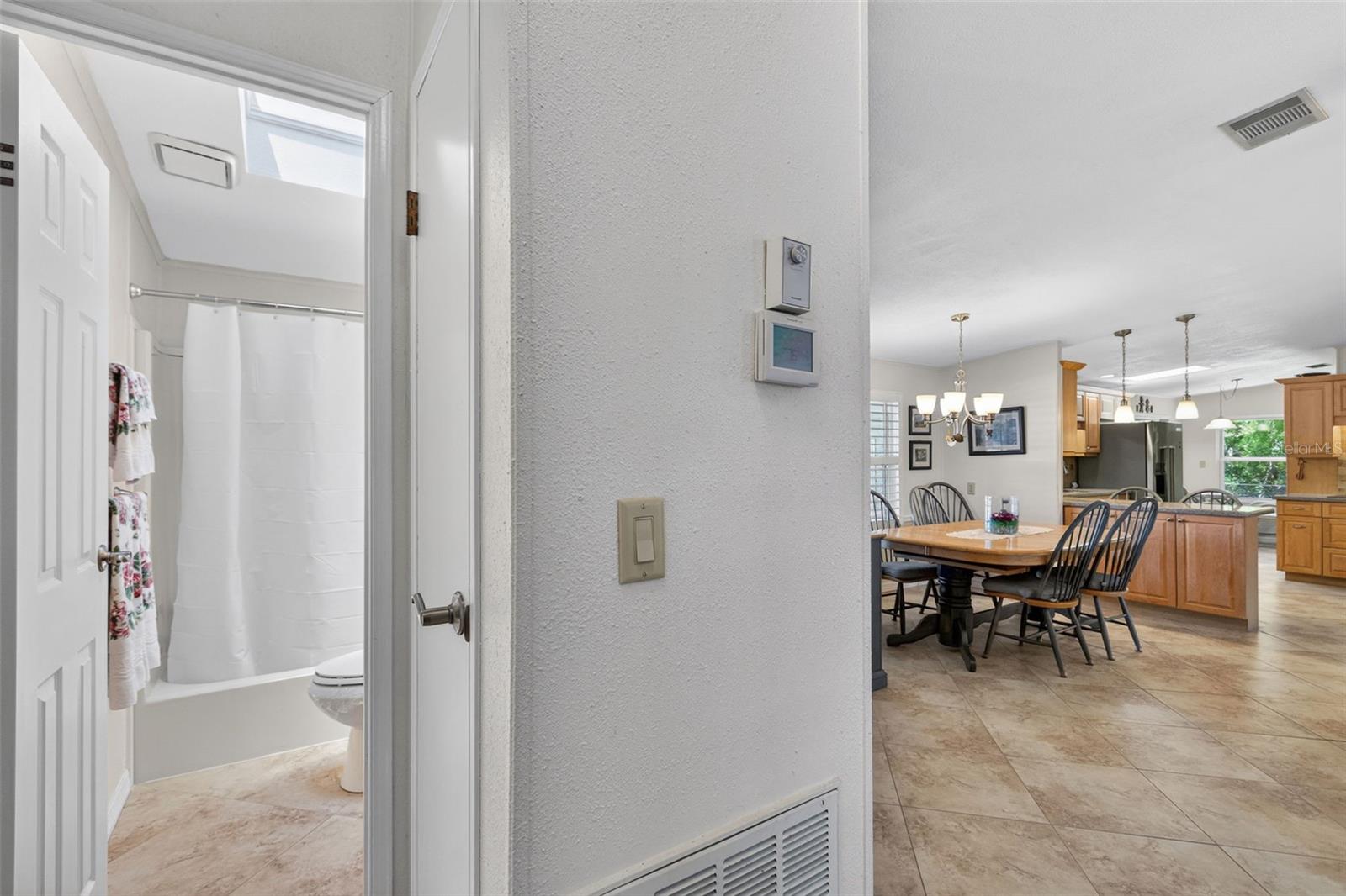 Image 27 of 37 For 209 Vistoria Drive