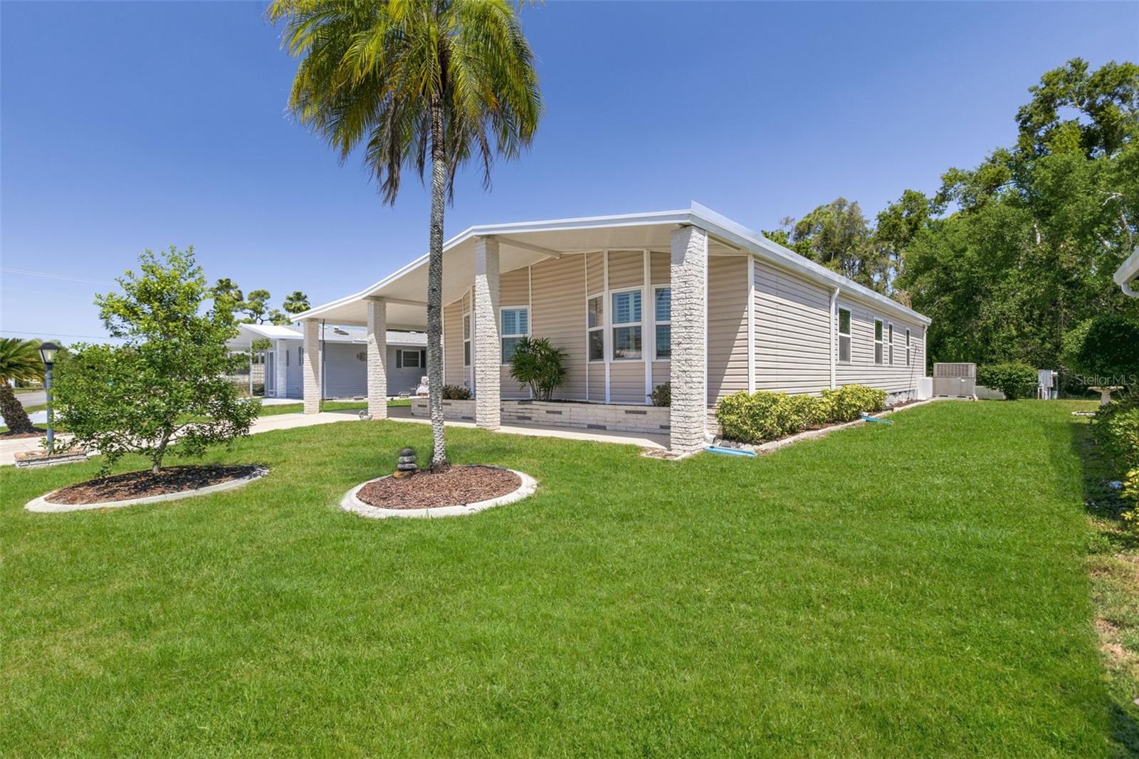 Image 4 of 37 For 209 Vistoria Drive