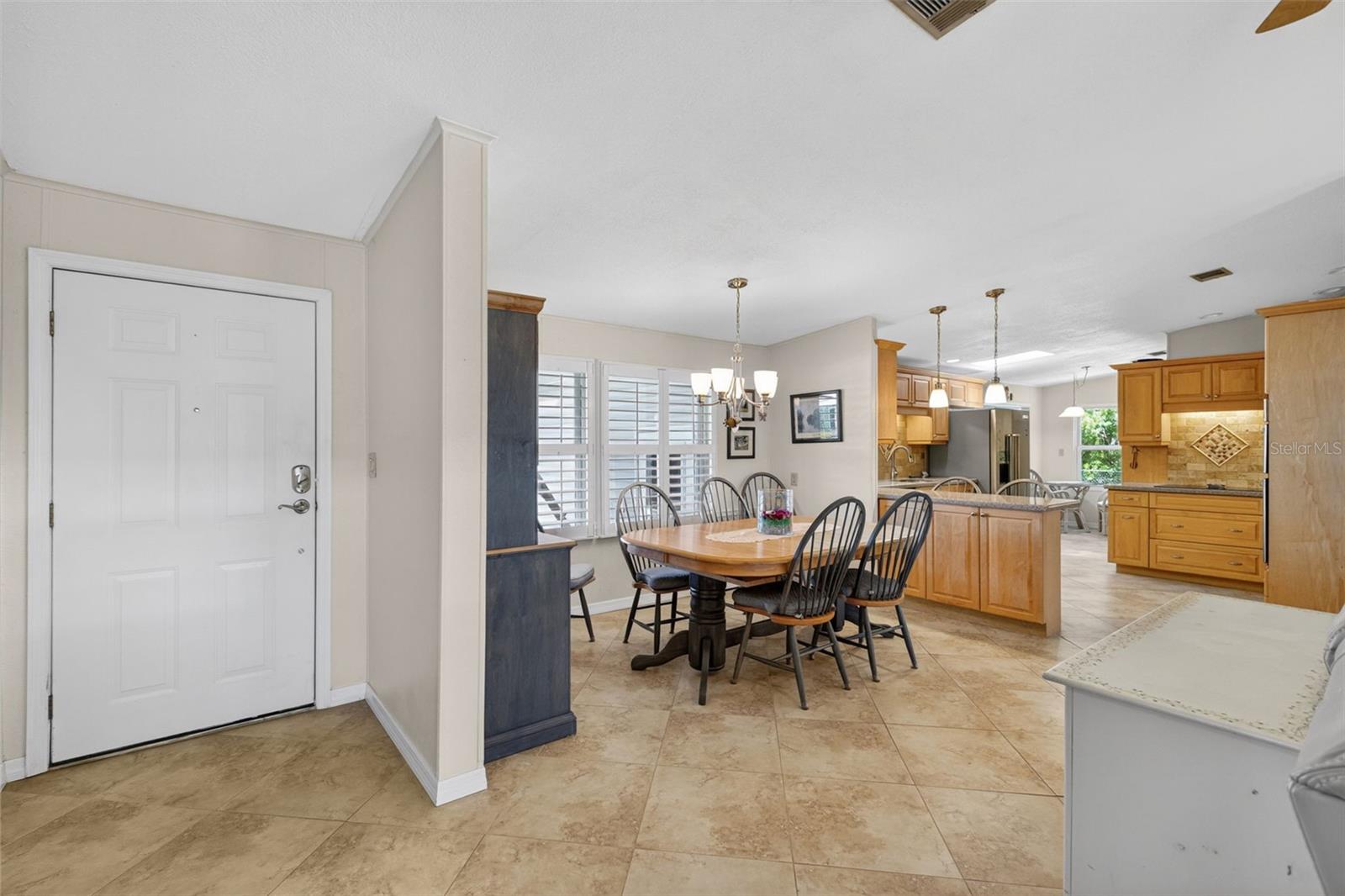 Image 6 of 37 For 209 Vistoria Drive