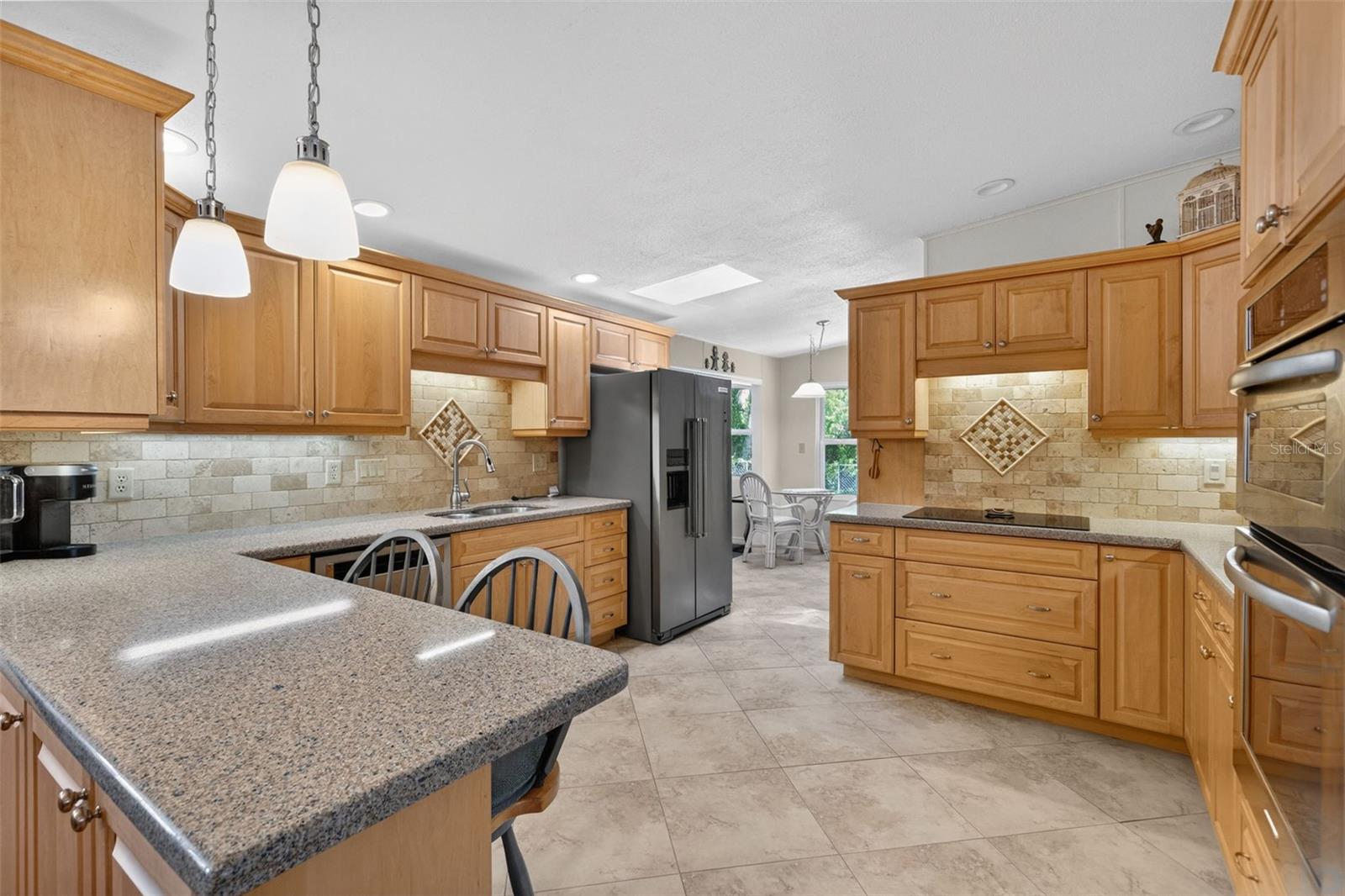 Image 7 of 37 For 209 Vistoria Drive