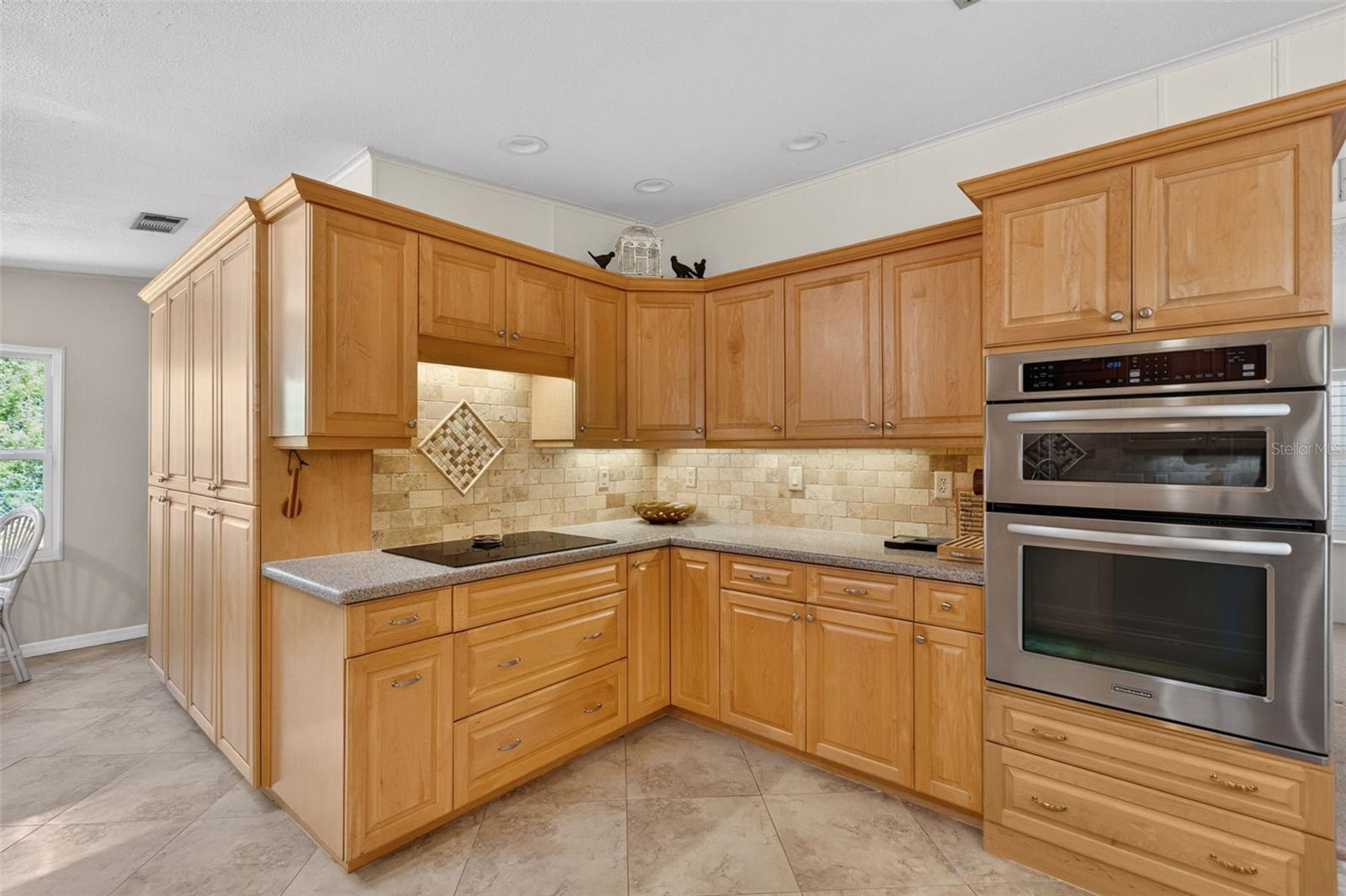 Image 8 of 37 For 209 Vistoria Drive