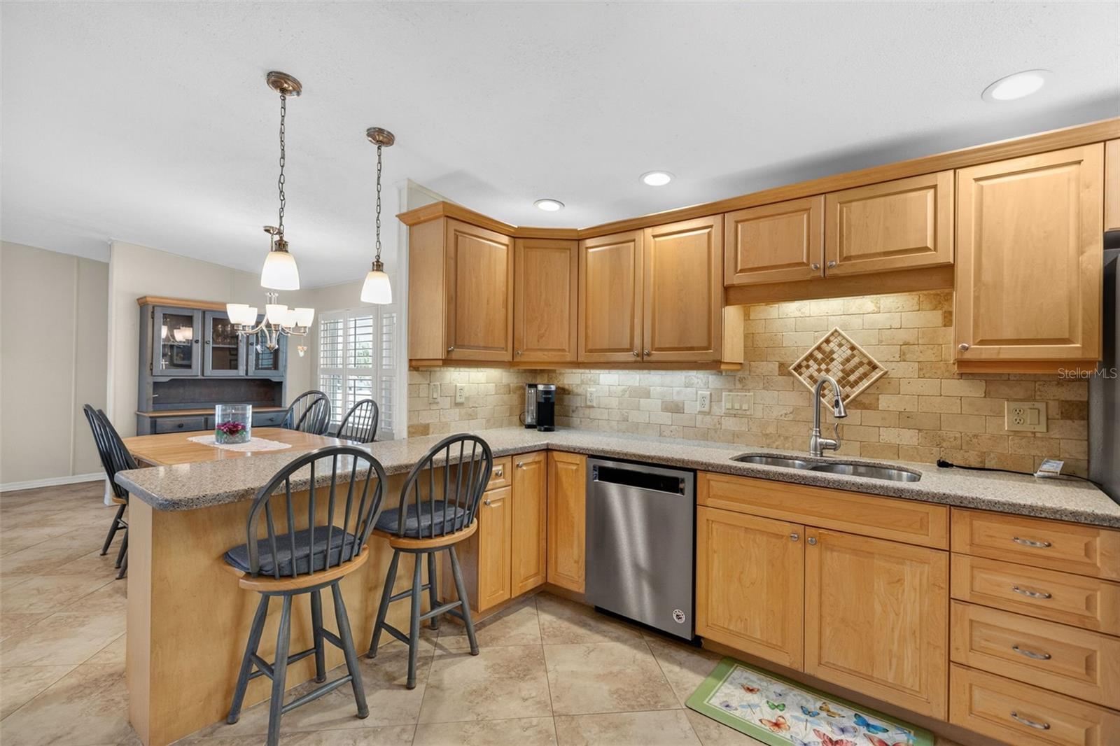 Image 9 of 37 For 209 Vistoria Drive