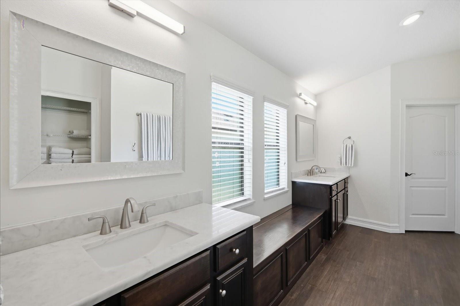 Image 17 of 50 For 15526 Starling Crossing Drive